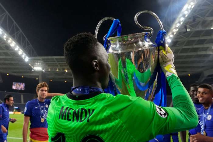 The Chelsea goalkeeper with a great achievement